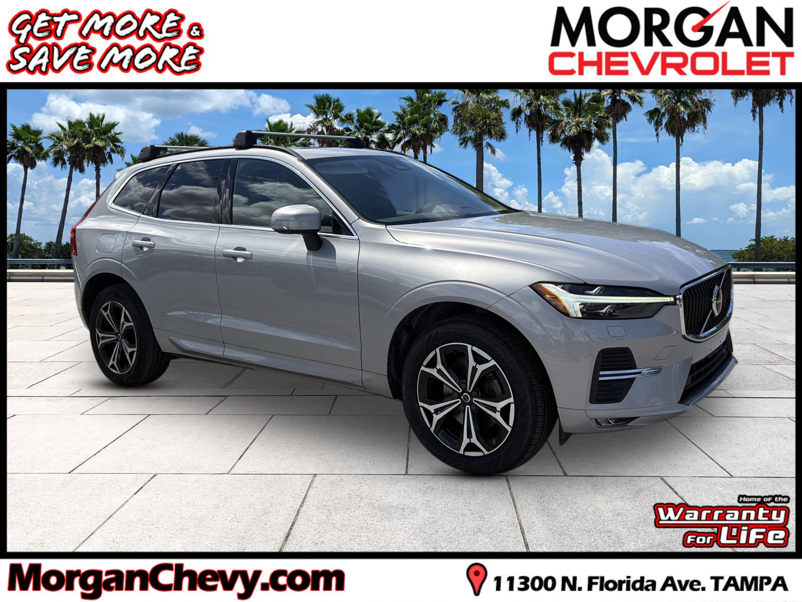 2022 Volvo XC60 Momentum's photo