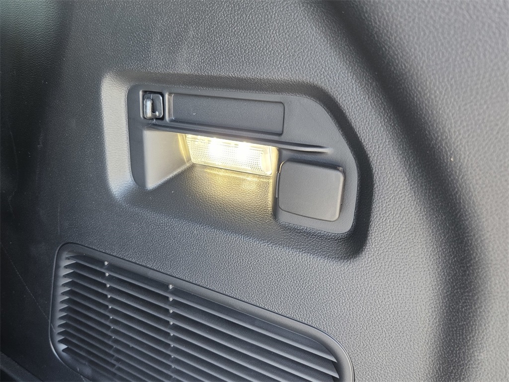 2025 Ford Explorer photo 19
