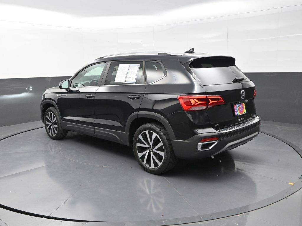 2024 Volkswagen Taos SE photo 3
