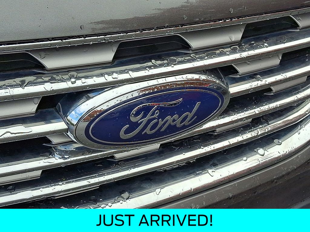 2019 Ford Edge Titanium photo 3