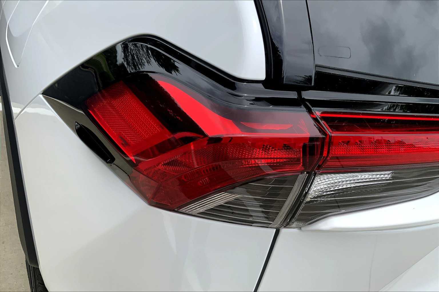2024 Toyota RAV4 XLE photo 24