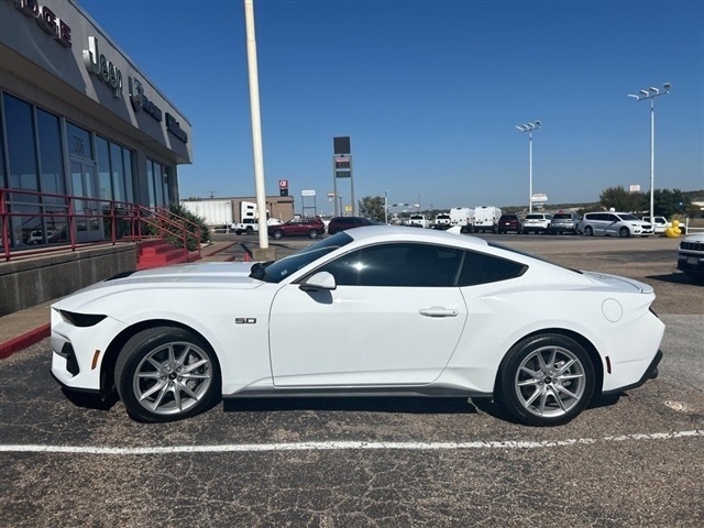 2025 Ford Mustang GT Premium photo 2