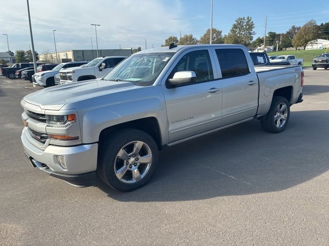 Used 2017 Chevrolet Silverado 1500 LT with VIN 3GCUKREC1HG339134 for sale in Kansas City