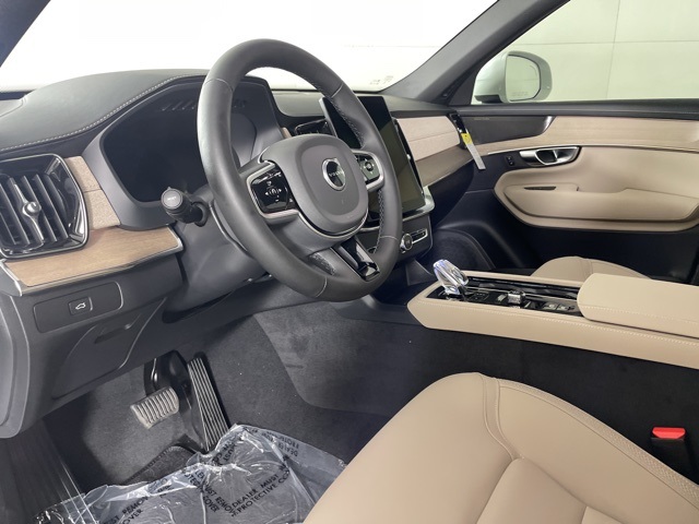 2025 Volvo XC90 B5 AWD Plus photo 20