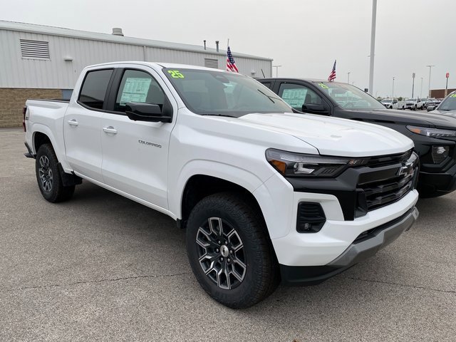 2025 Chevrolet Colorado Z71 photo 3