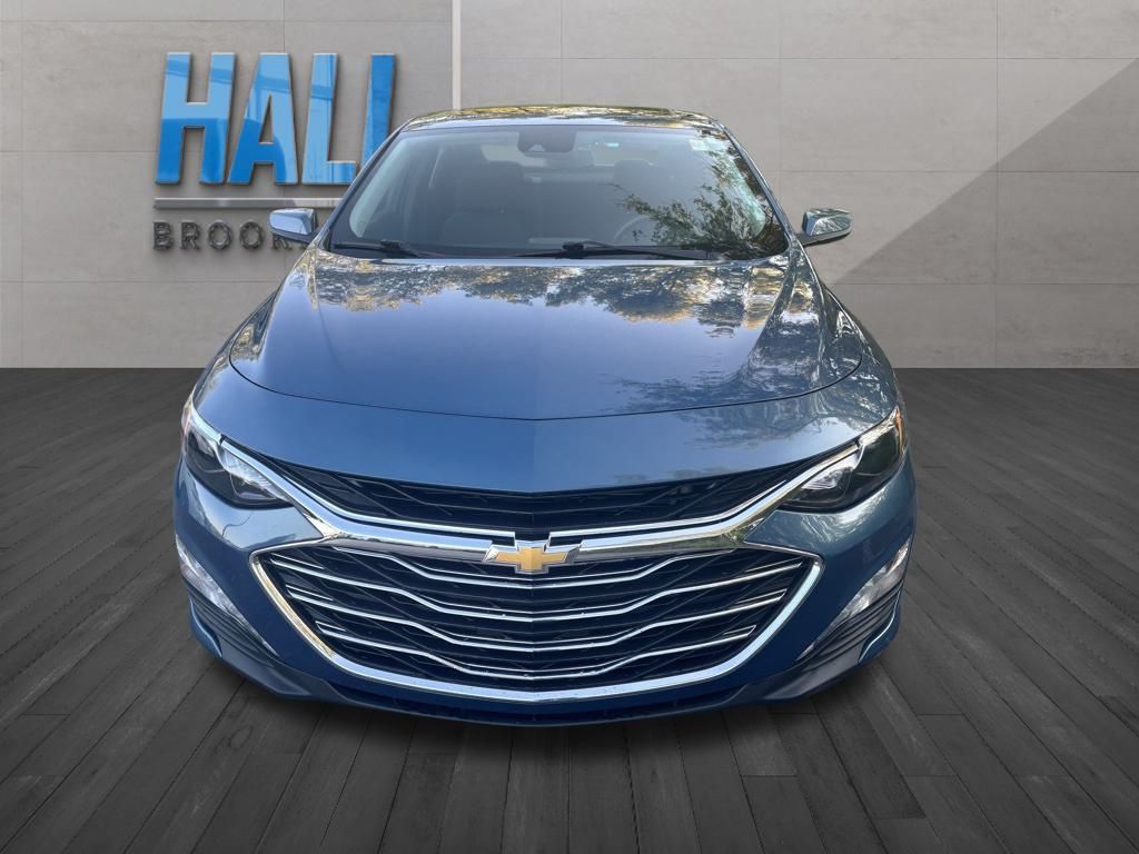 2024 Chevrolet Malibu 1LT photo 2