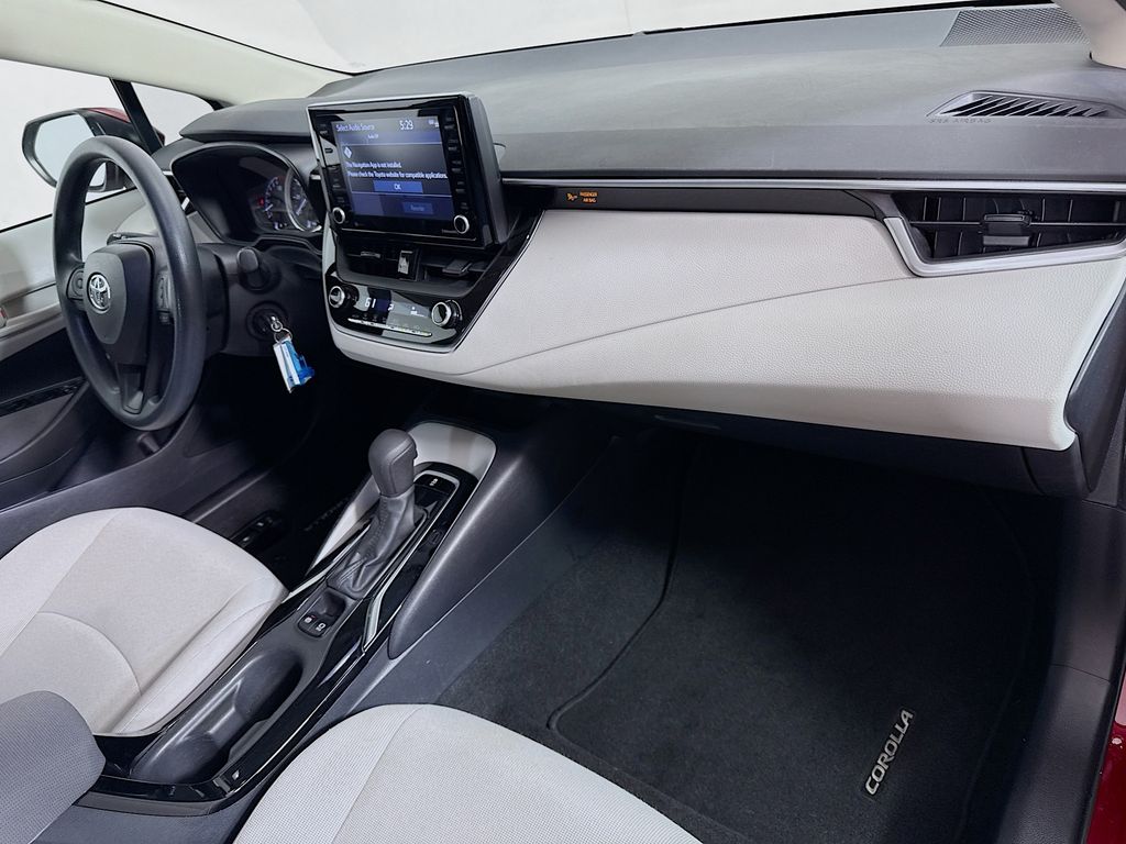 2022 Toyota Corolla LE photo 27