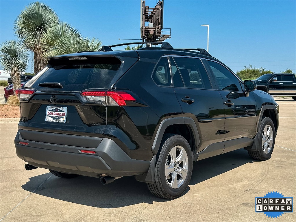 2025 Toyota RAV4 XLE photo 2