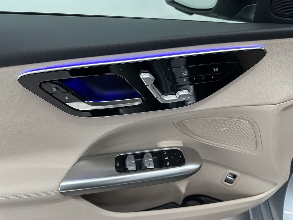 2025 Mercedes Benz C 300 photo 11