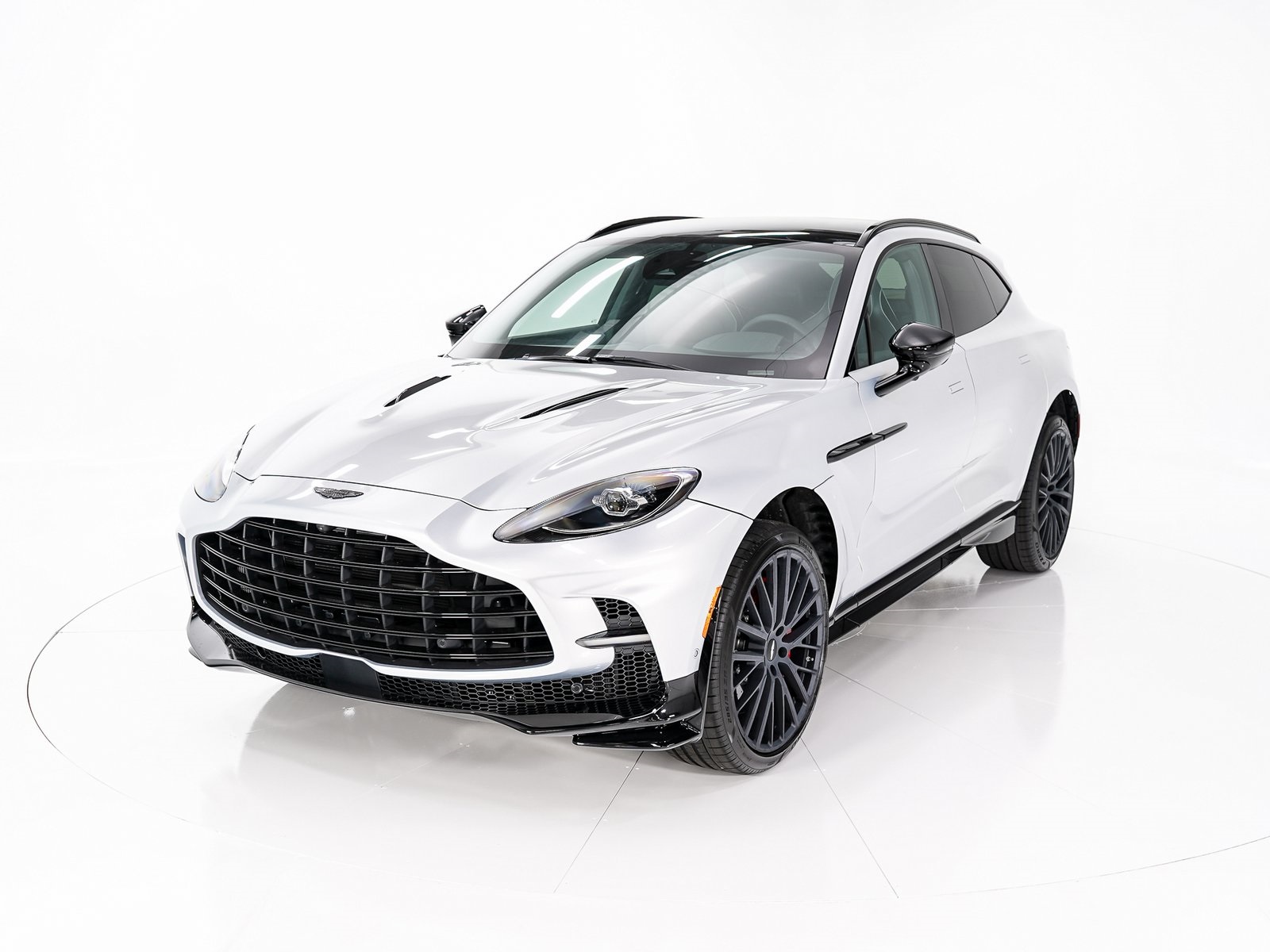 2025 Aston Martin DBX