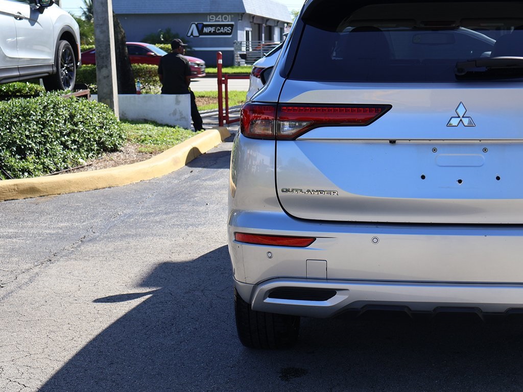 2022 Mitsubishi Outlander SEL photo 12