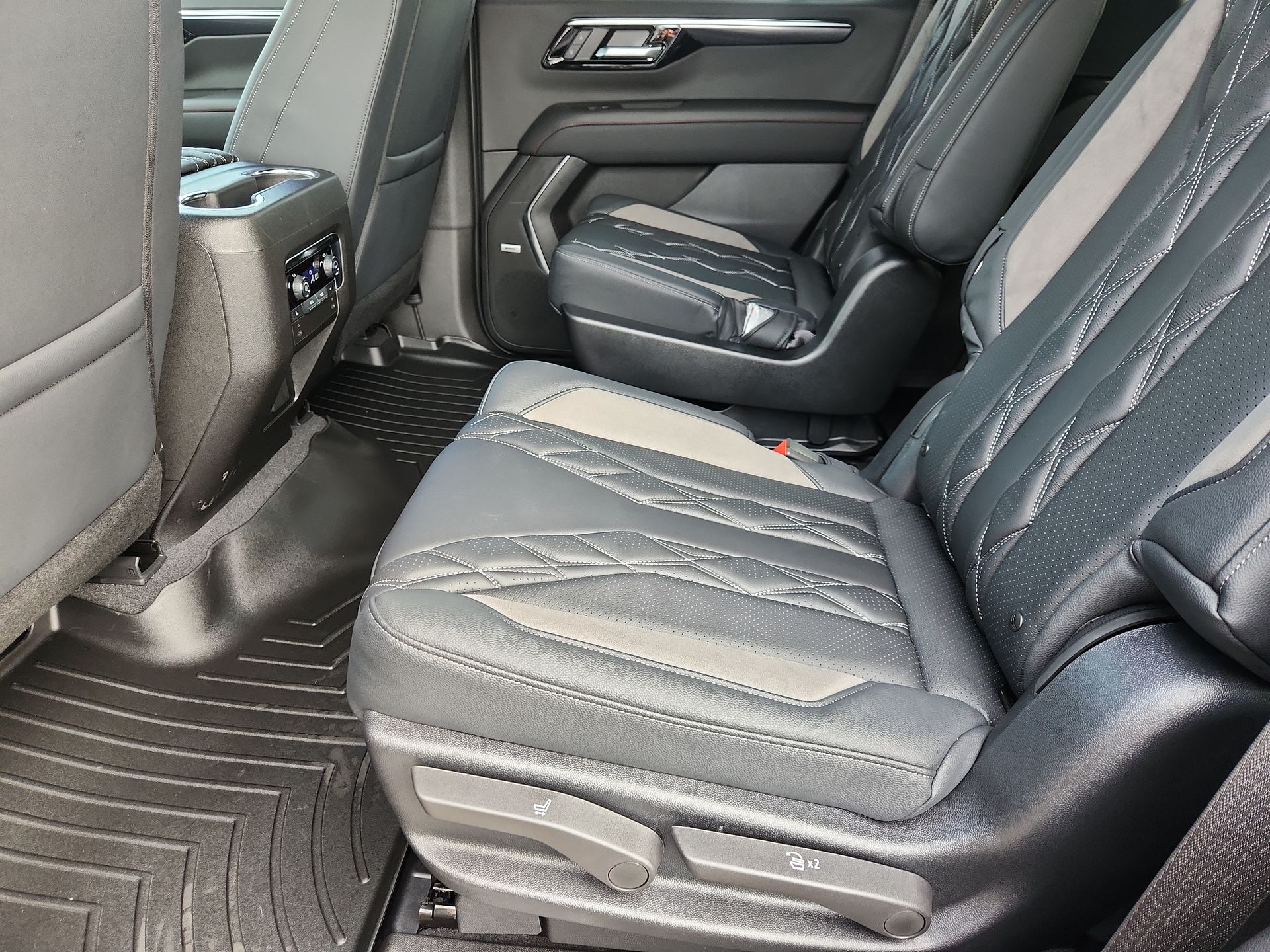 2025 Chevrolet Tahoe RST photo 25