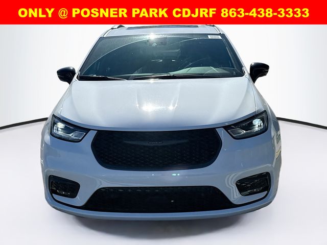 2026 Chrysler Pacifica Limited photo 2