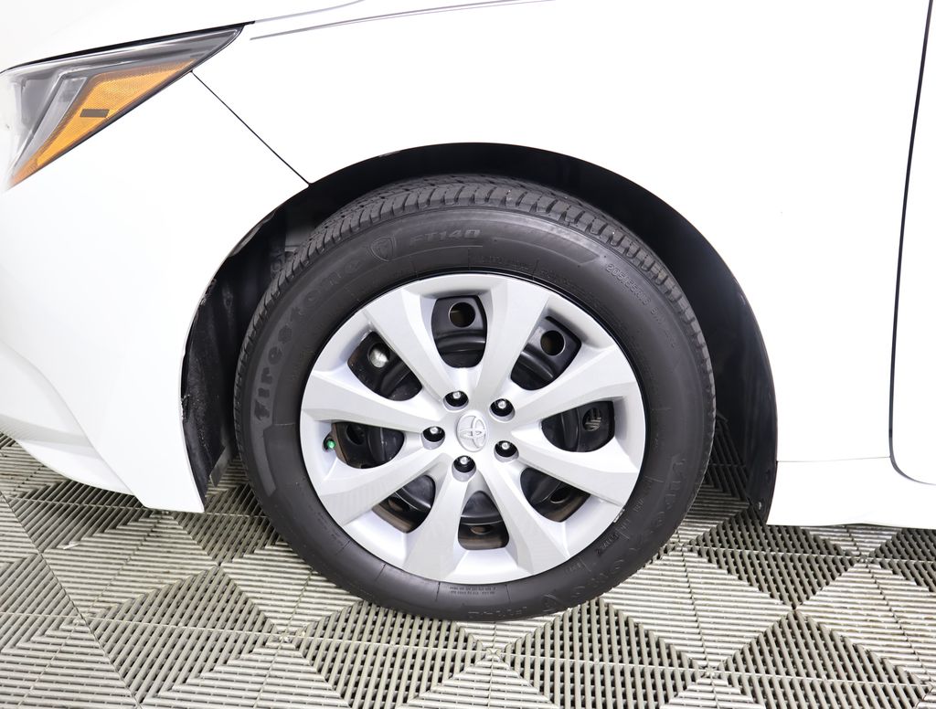 2023 Toyota Corolla LE photo 5