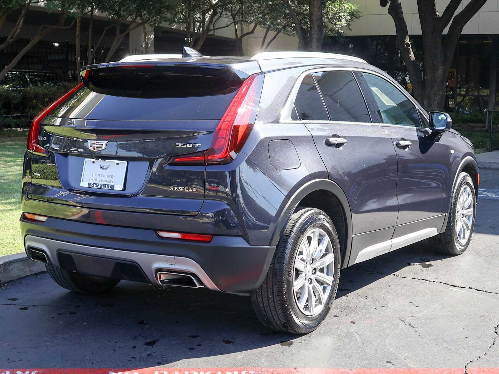 2023 Cadillac XT4 Premium Luxury photo 3