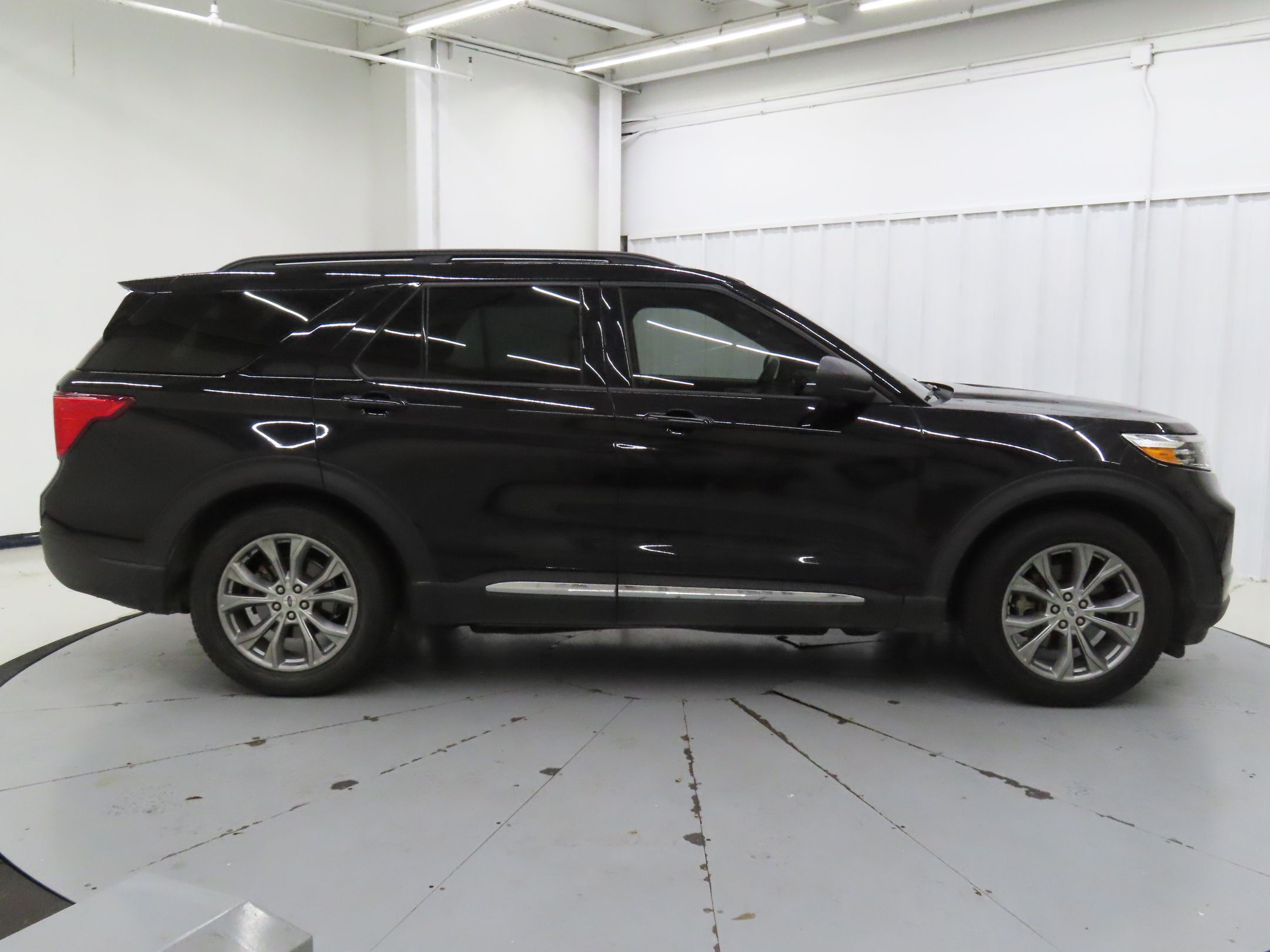 2020 Ford Explorer XLT photo 2