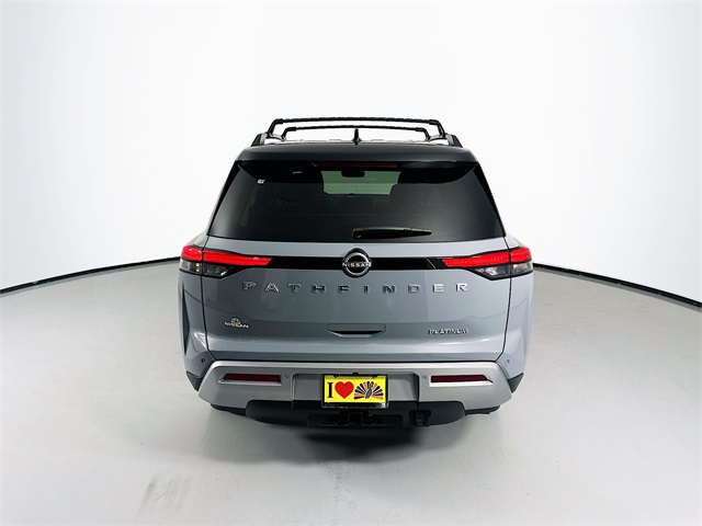 2025 Nissan Pathfinder Platinum photo 2