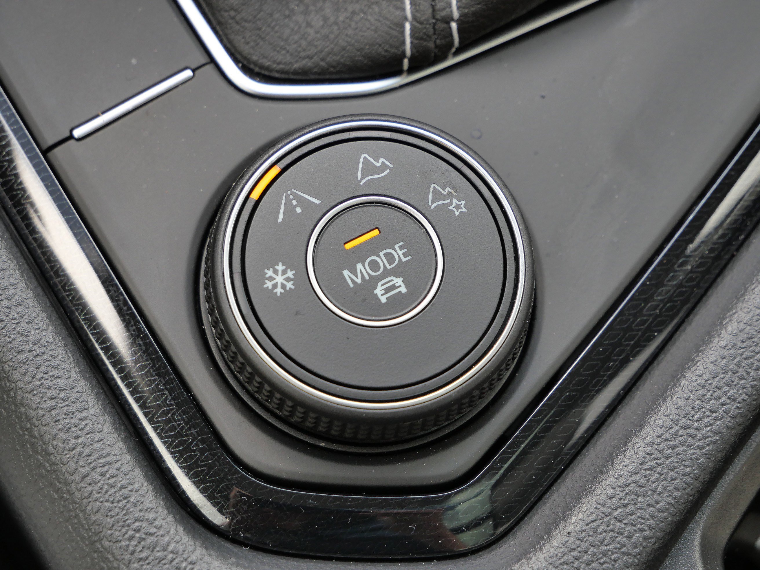 2025 Volkswagen Taos SE photo 26