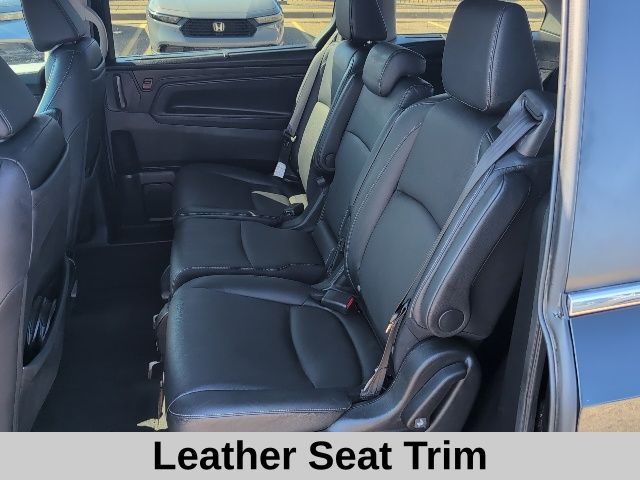 2024 Honda Odyssey Touring photo 2