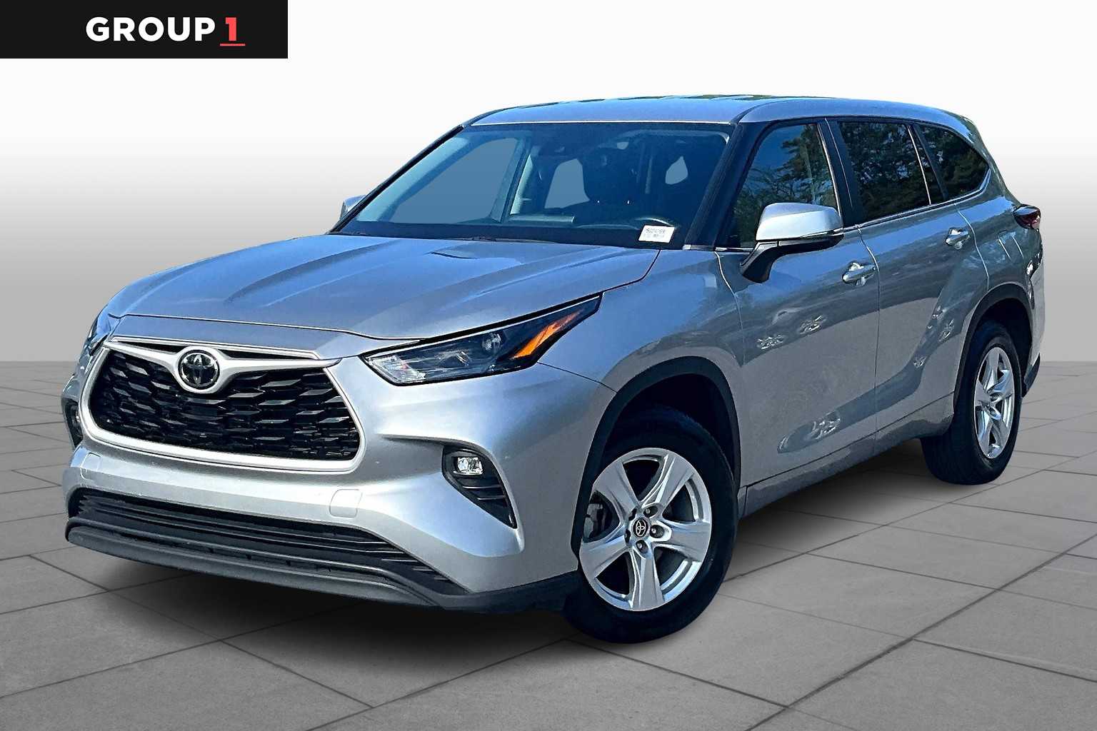 2023 Toyota Highlander LE's photo