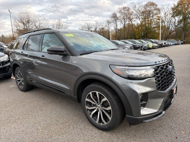 2026 Ford Explorer ST-LINE's photo