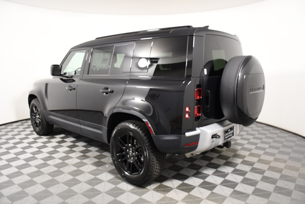 2025 Land Rover Defender 110 S photo 3