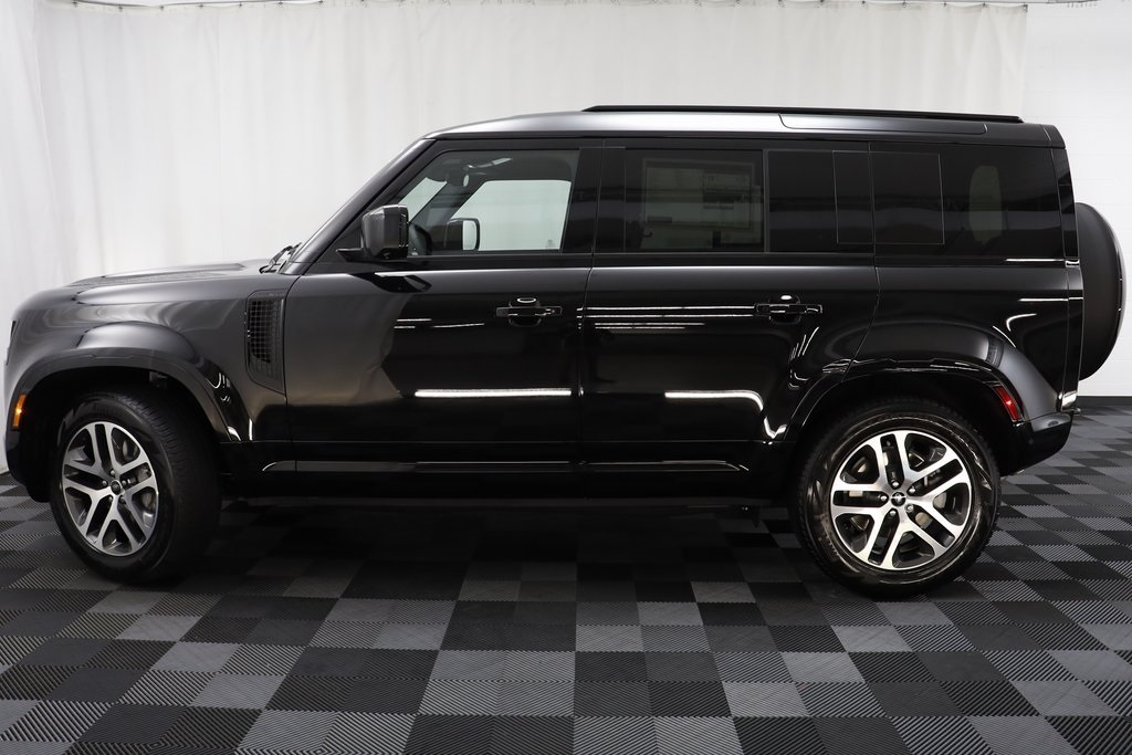 2025 Land Rover Defender 110 X-Dynamic SE photo 3