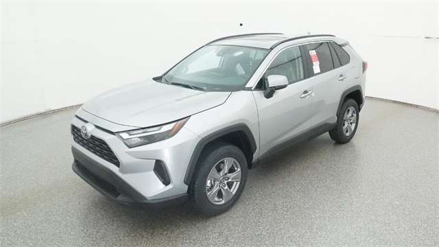 2025 Toyota RAV4 XLE's photo