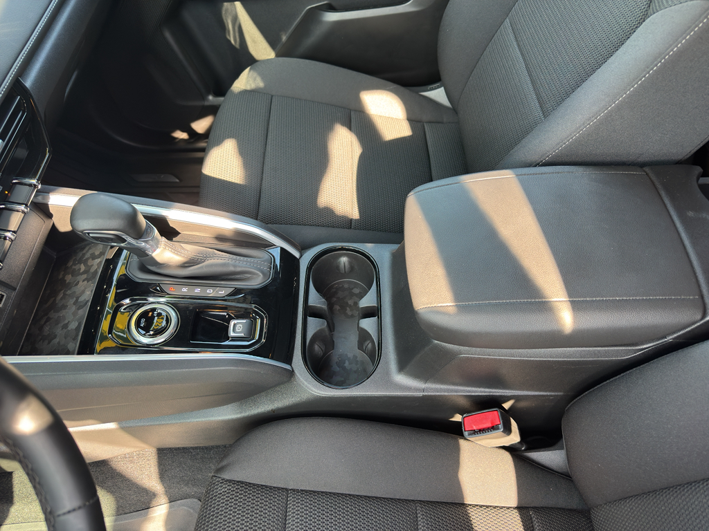 2024 Chevrolet Colorado LT photo 16