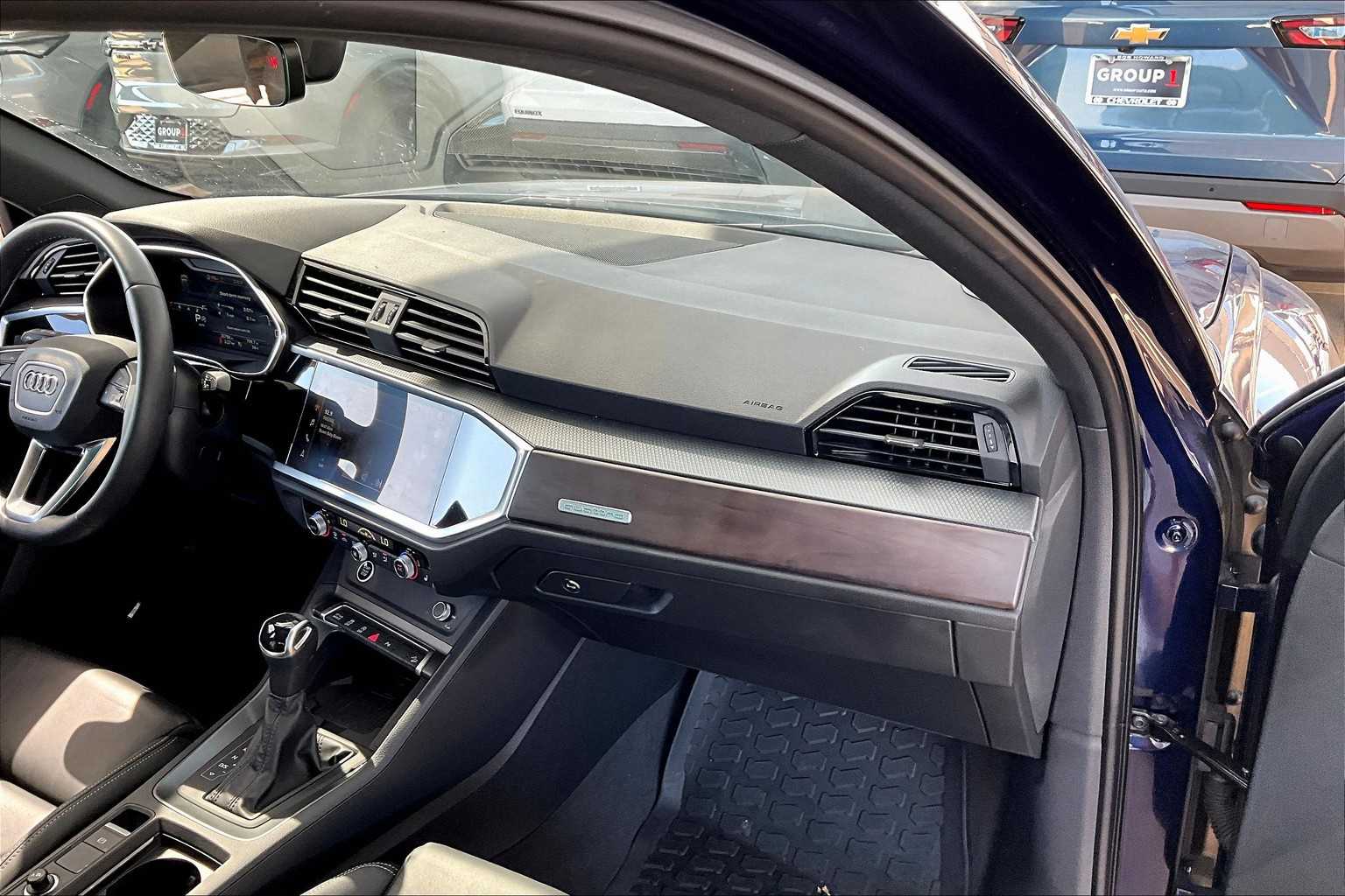 2023 Audi Q3 S line Premium Plus photo 15