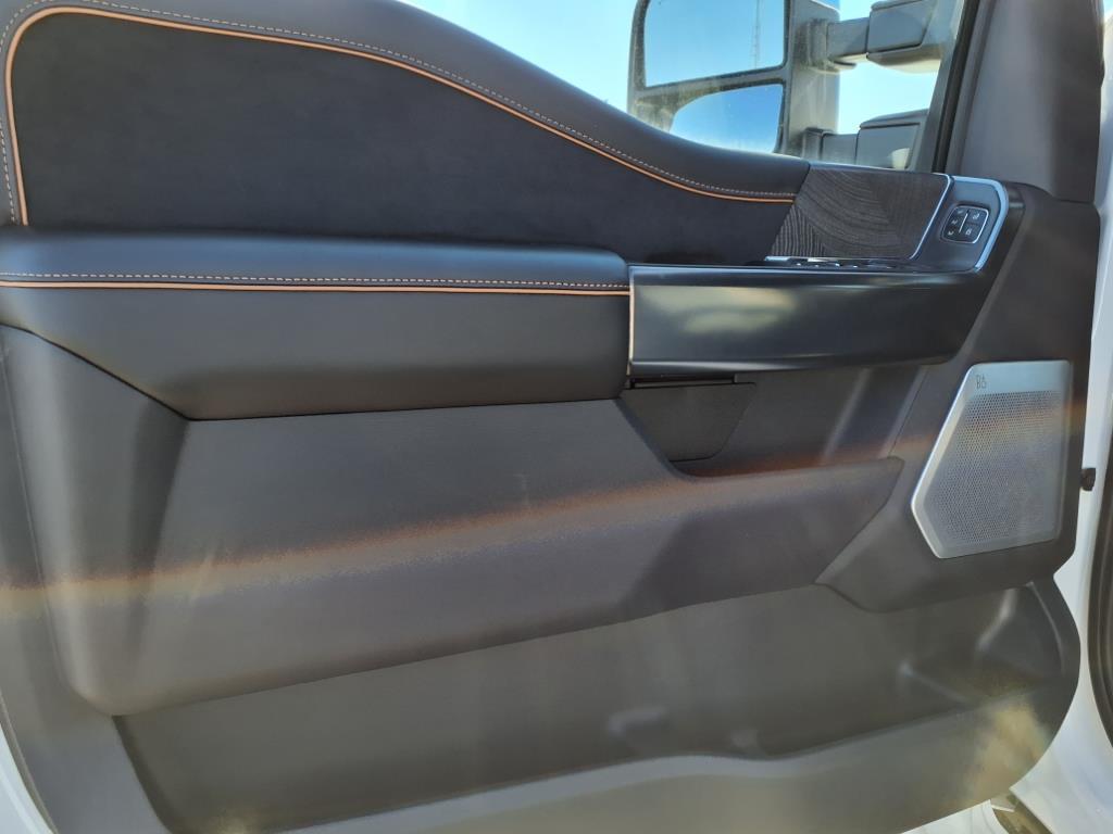 2024 Ford F-250 Platinum photo 4