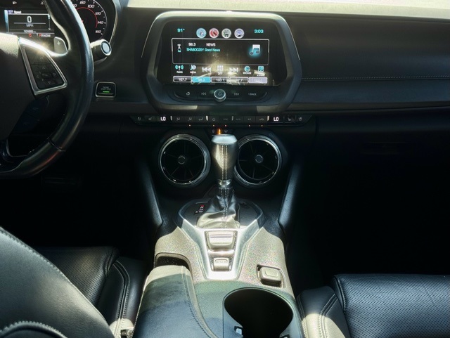 2017 Chevrolet Camaro 2LT photo 29