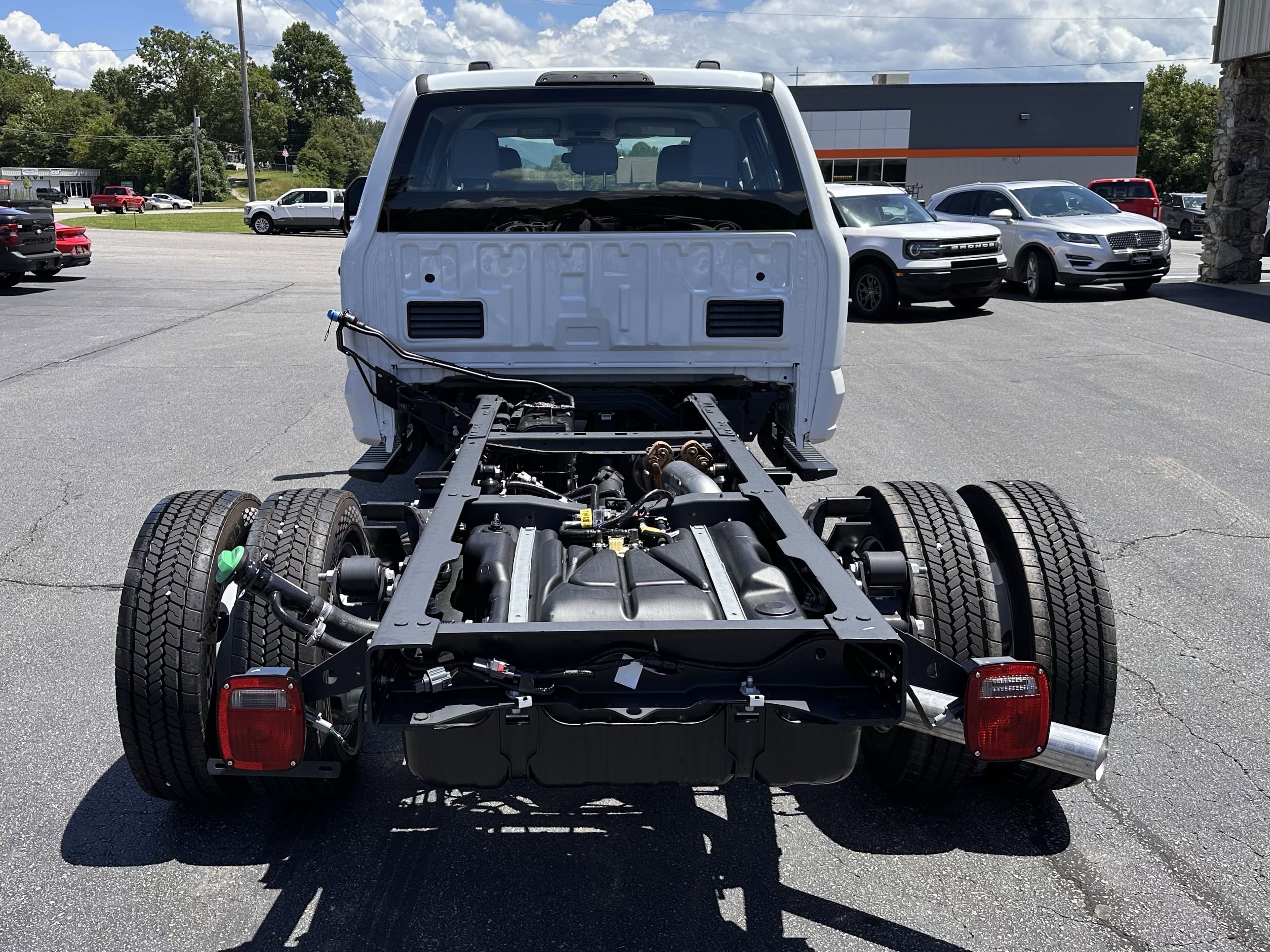 2025 Ford F-550 XL photo 3