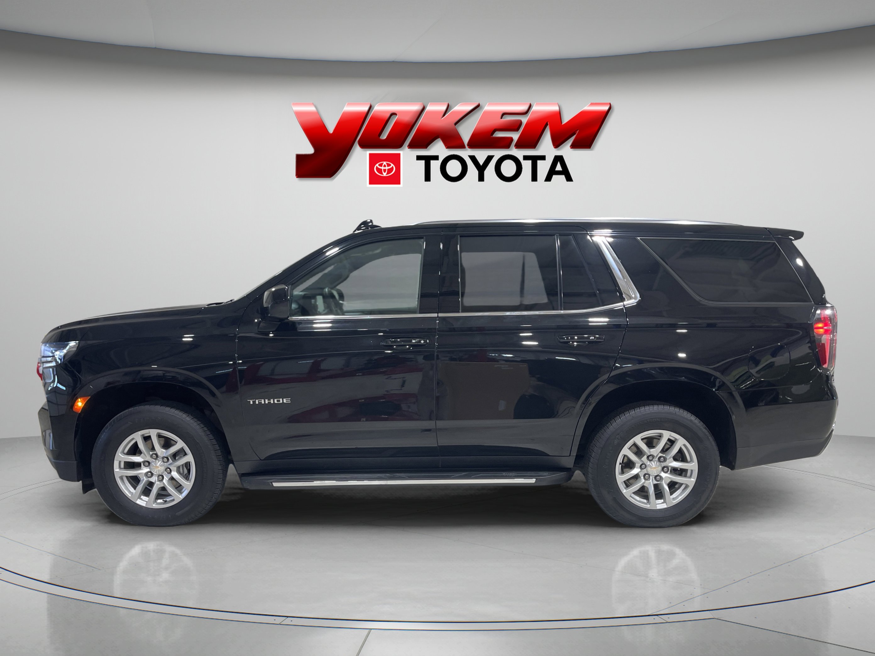 2024 Chevrolet Tahoe LT photo 2