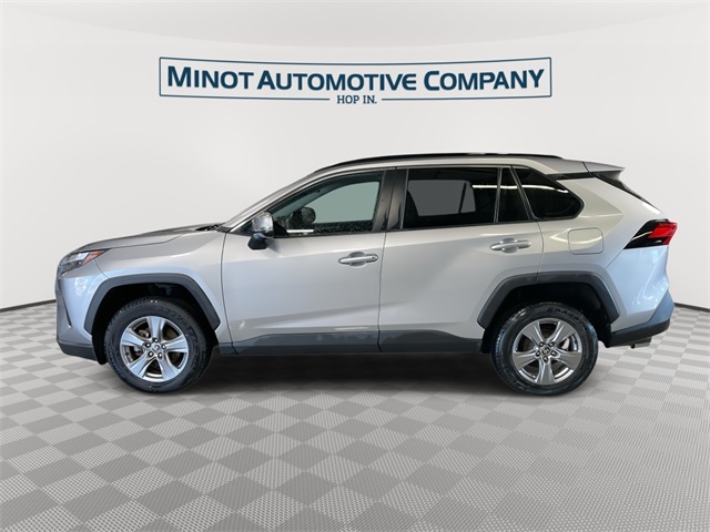 2022 Toyota RAV4 XLE photo 5