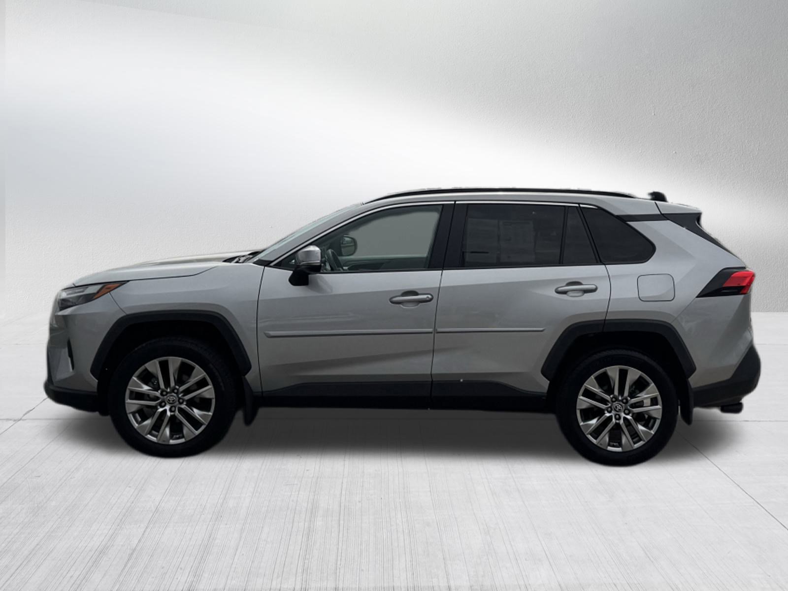 2024 Toyota RAV4 XLE Premium photo 3