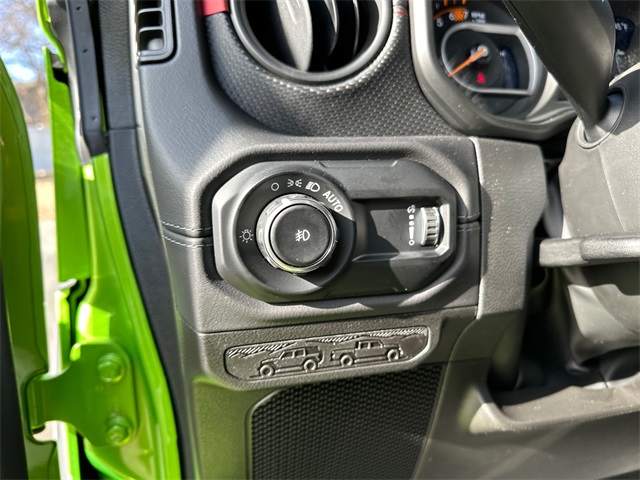 2025 Jeep Wrangler Rubicon photo 32