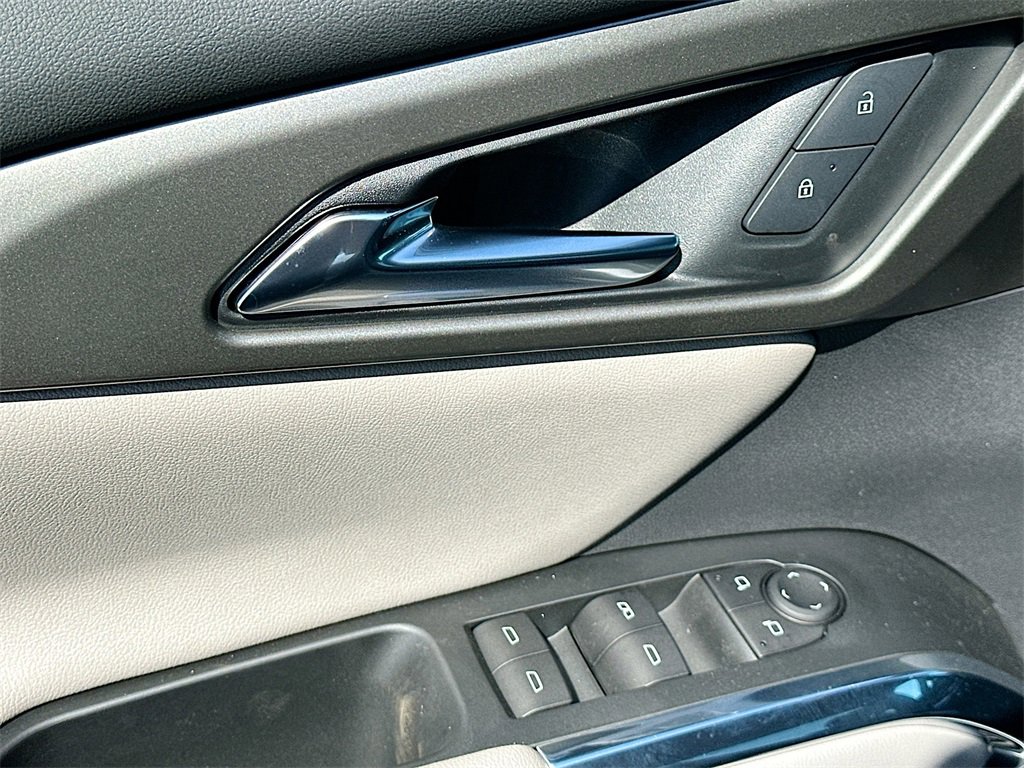 2025 Chevrolet Traverse photo 13