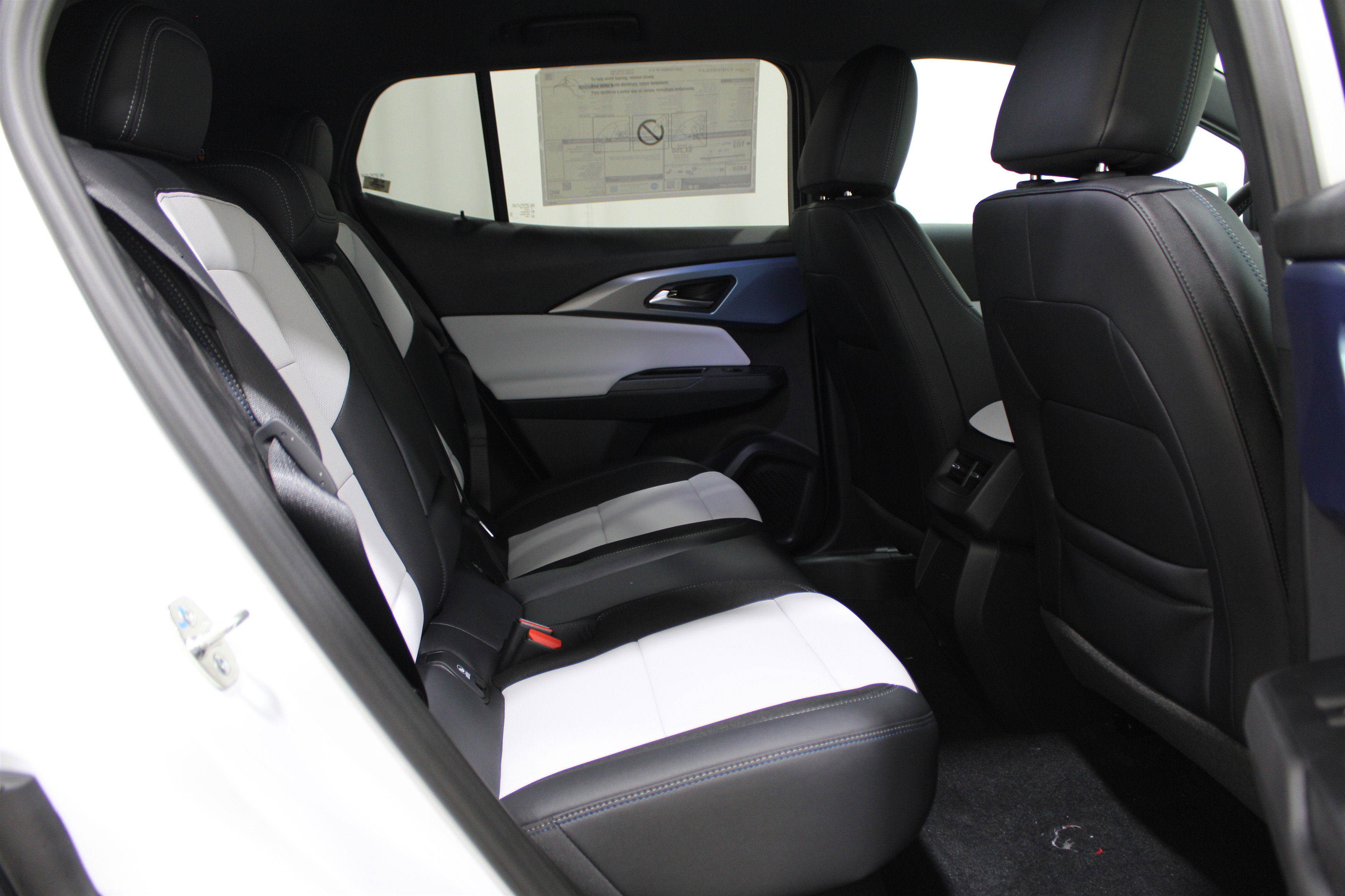 2026 Chevrolet Equinox EV LT photo 28