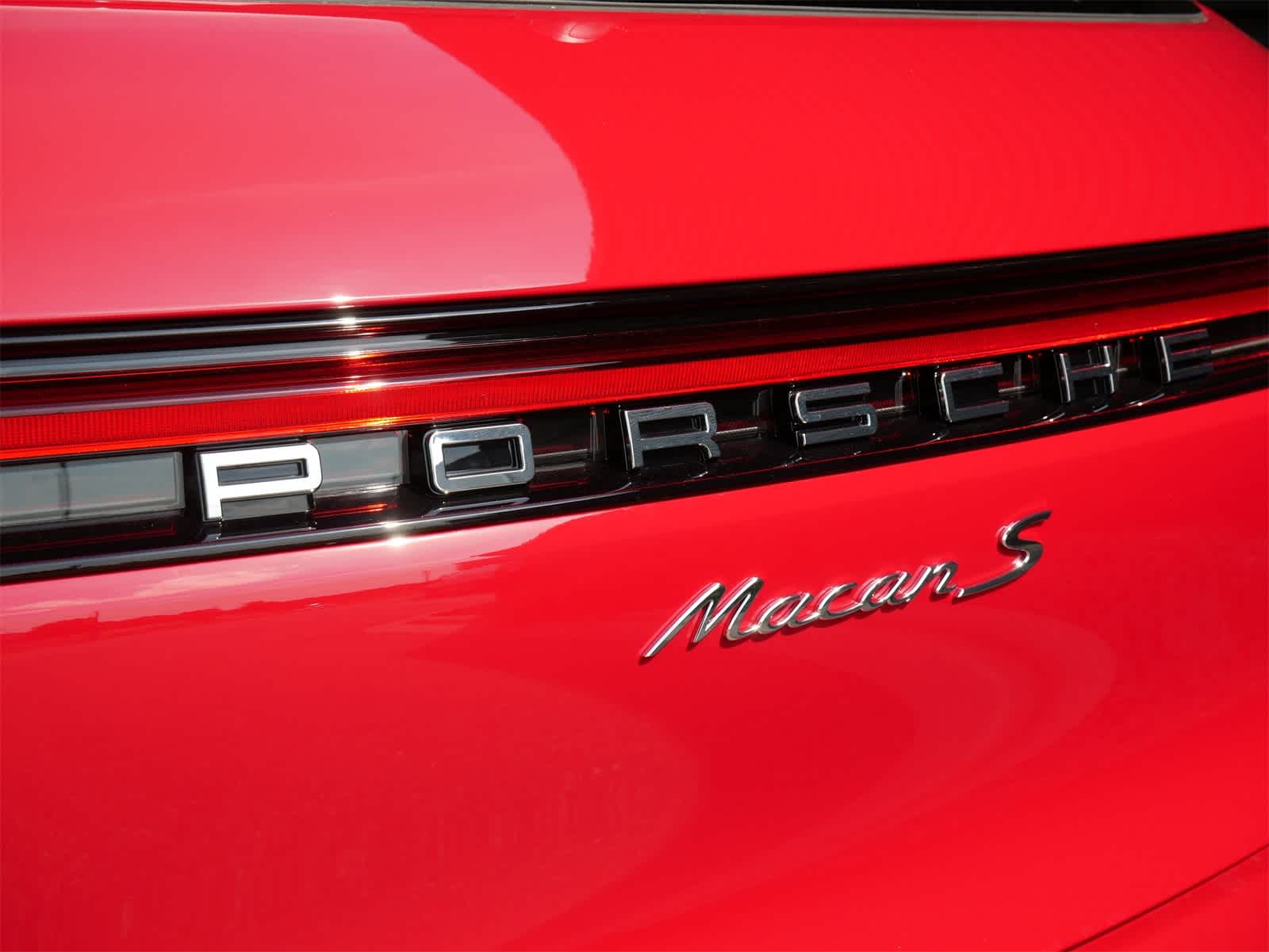 2025 Porsche Macan S photo 20
