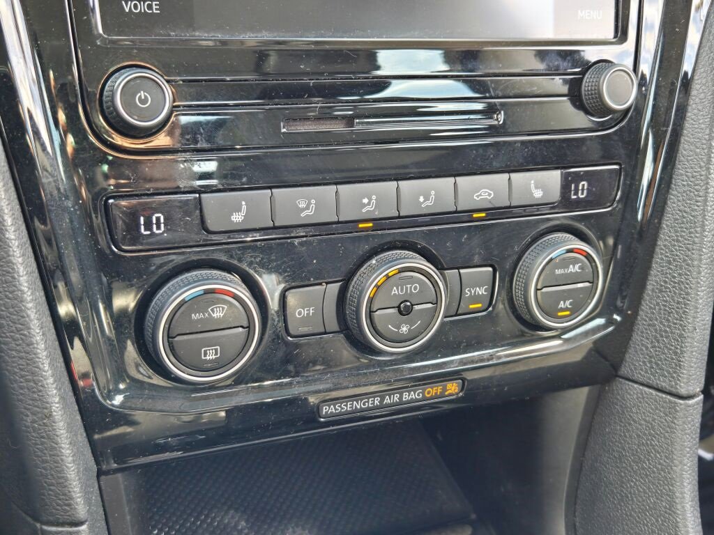 2021 Volkswagen Passat 2.0T SE photo 25
