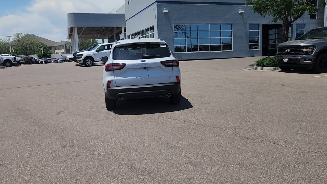 2025 Ford Escape ST-Line photo 4