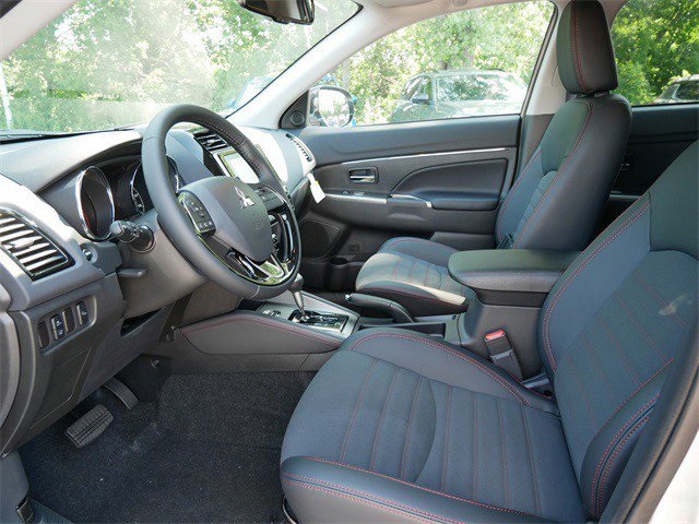 2025 Mitsubishi Outlander Sport SE photo 4