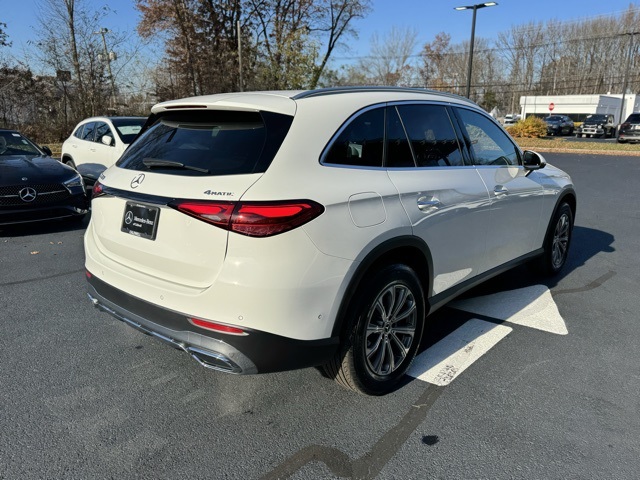 2025 Mercedes Benz GLC 300 4MATIC photo 3