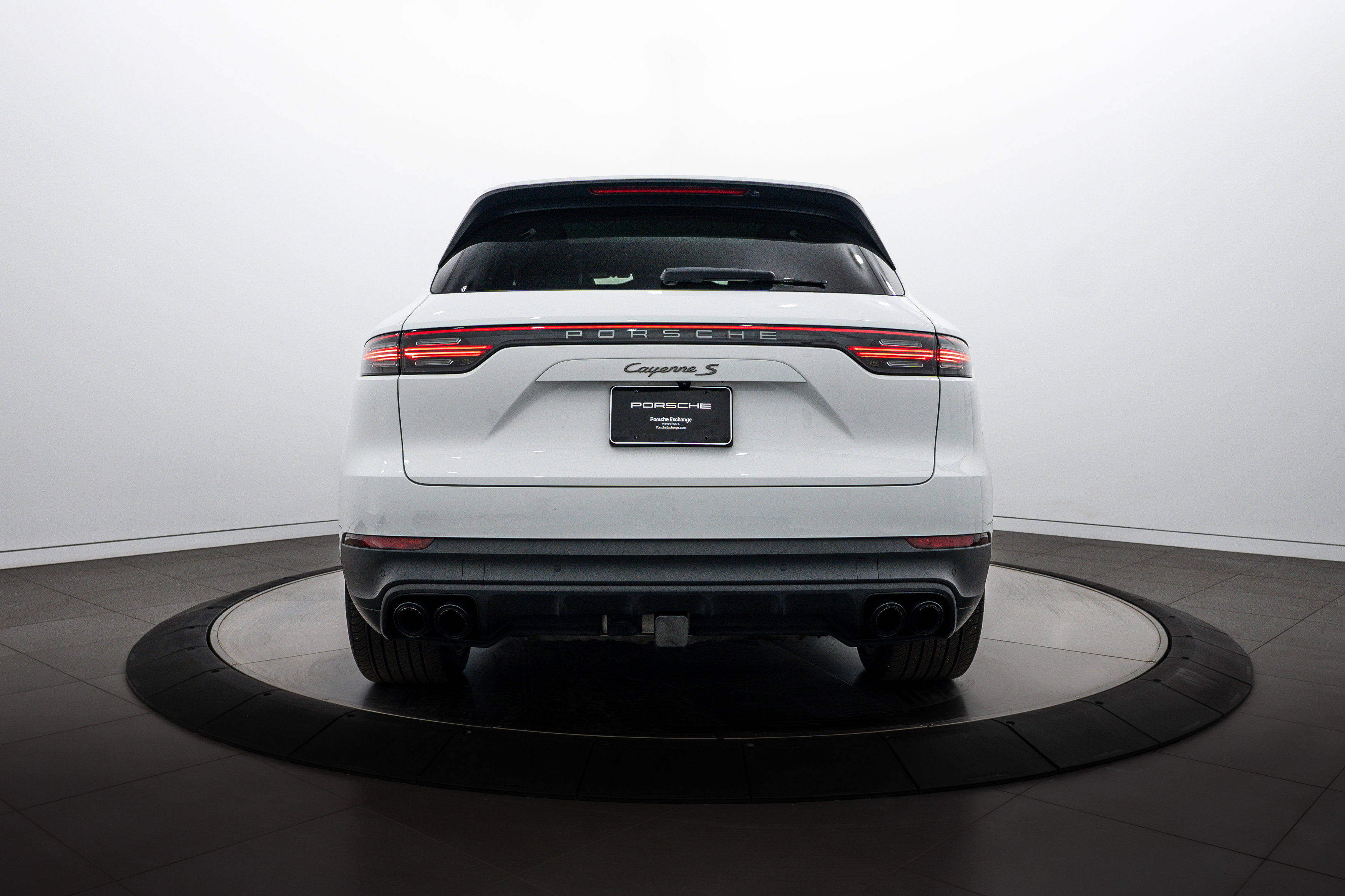 2023 Porsche Cayenne S Platinum Edition photo 3