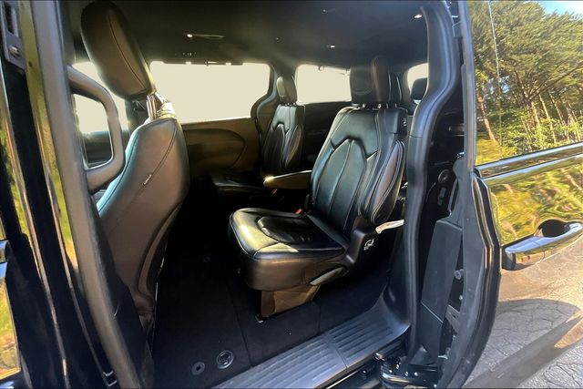 2022 Chrysler Pacifica Touring L photo 15