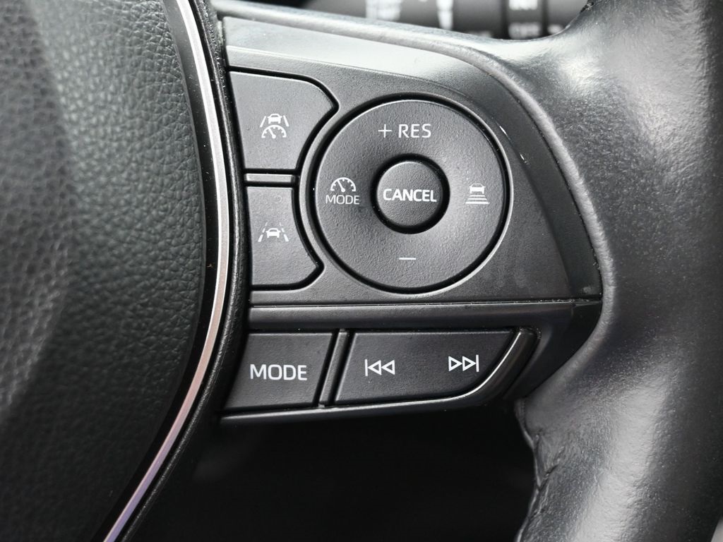 2023 Toyota Corolla Cross XLE photo 17