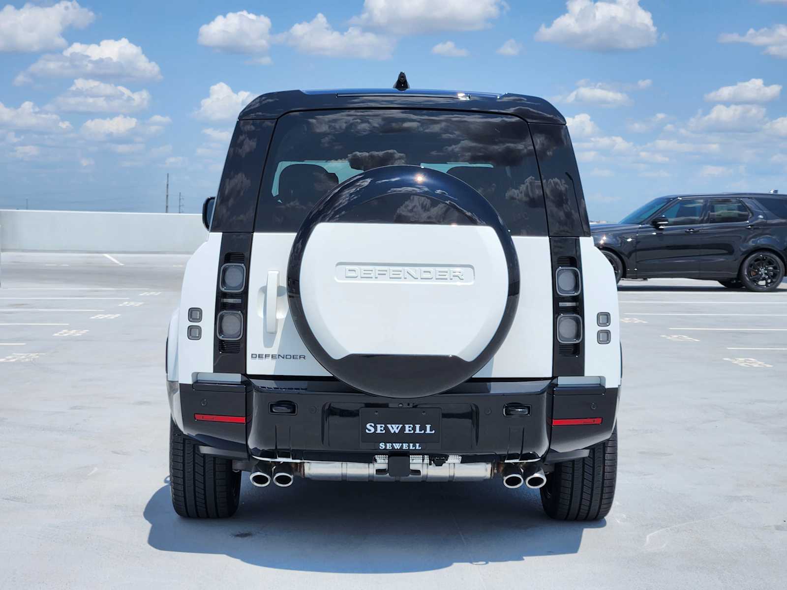 2025 Land Rover Defender 130 V8 photo 6