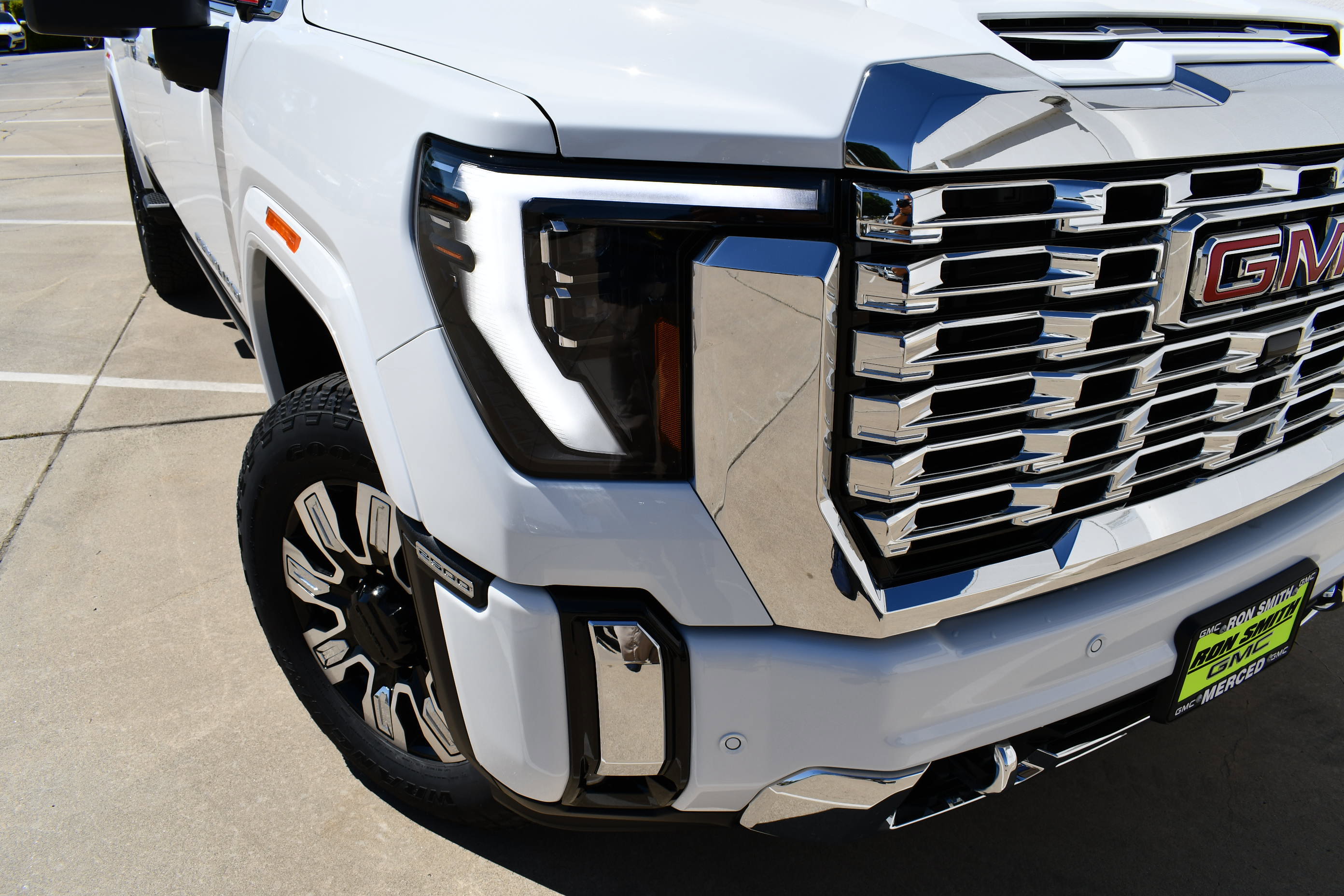 2025 Gmc Sierra 2500 HD Denali photo 3