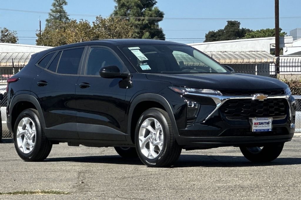 2026 Chevrolet Trax LS photo 2